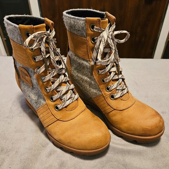 SOREL Joan of Arctic - Lexie Wedge Boots - Size 8.5 - Camel Felt - Picture 1 of 13